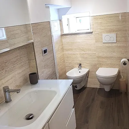 Caesar's Luxury In Center Town Amphitheater Apartment *